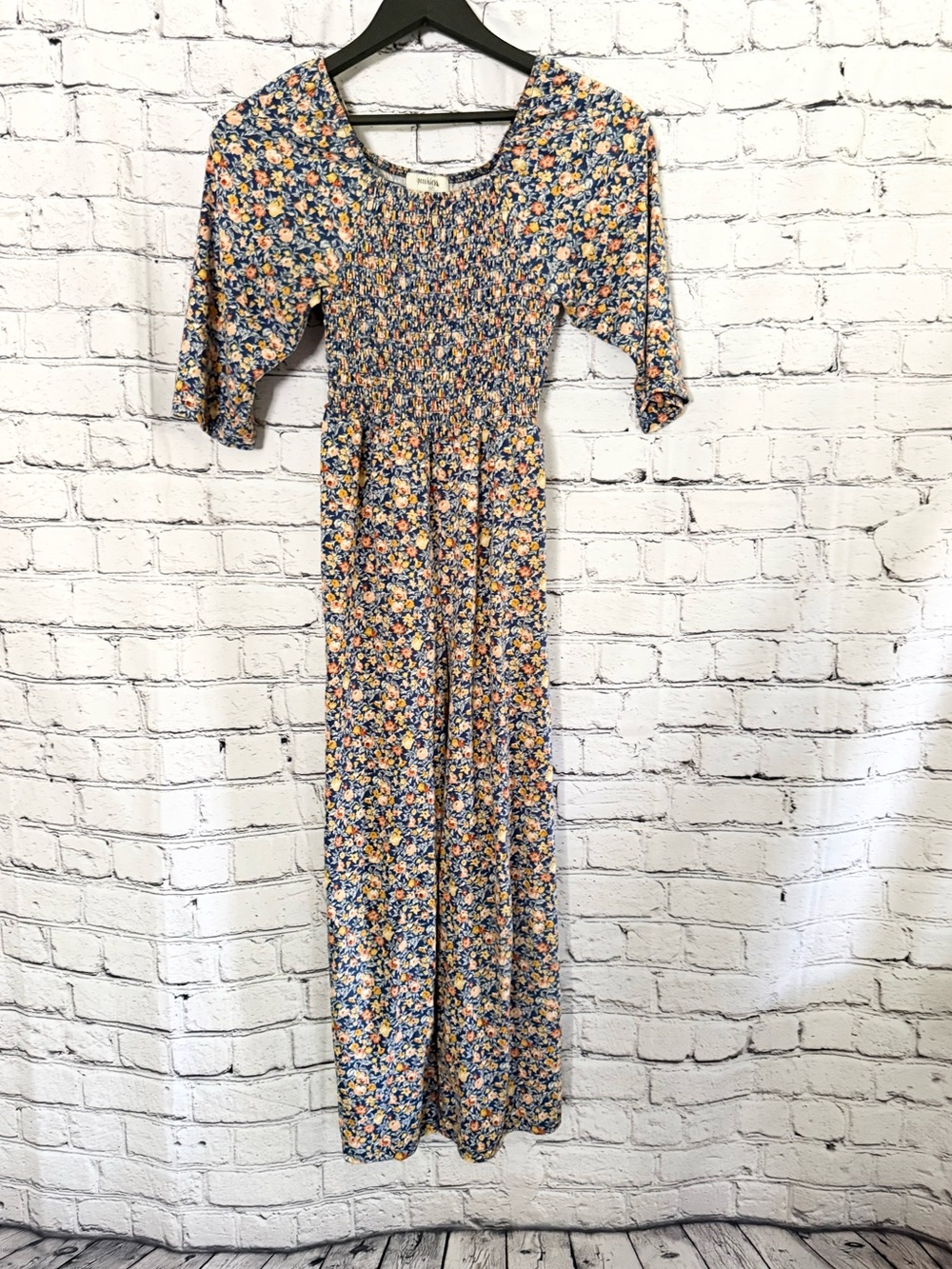 SPEECHLESS. Floral jumper. Size M